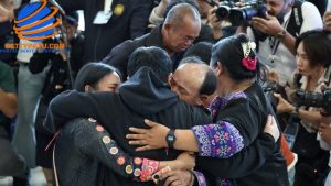 5 Sandera Warga Thailand yang Dibebaskan dari Gaza Tiba di Bangkok