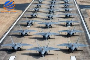 AS Kerahkan 24 Jet Tempur Siluman F-22 Bermanuver Elephant Walk